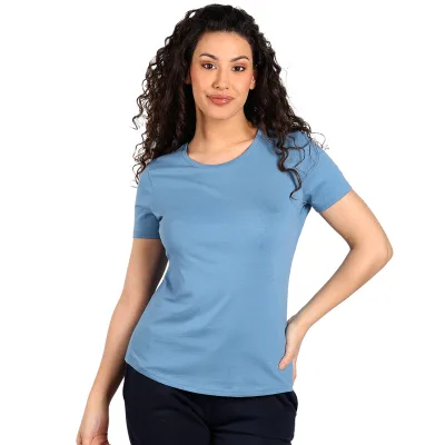 Svetlo plava